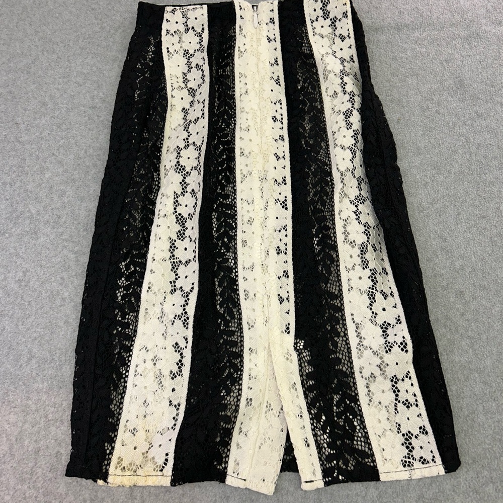 Y2K House of London Elegant Black and White Lace Skirt Midi Size small